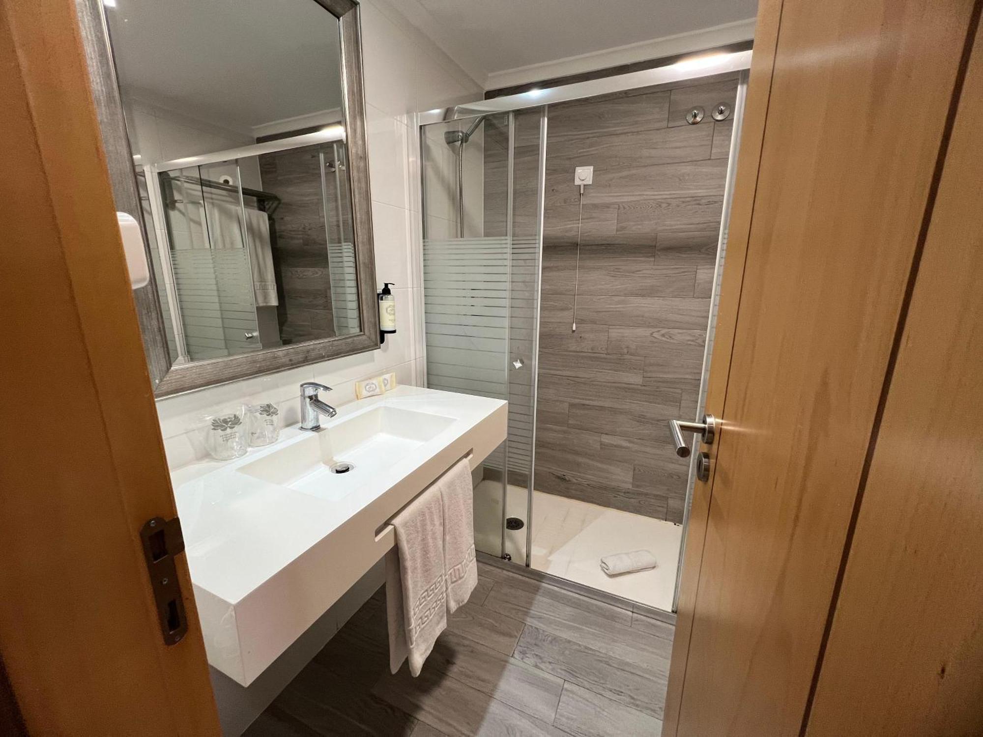 Be One Hotel Caldas Da Rainha - By Mhmb Hospitality الغرفة الصورة